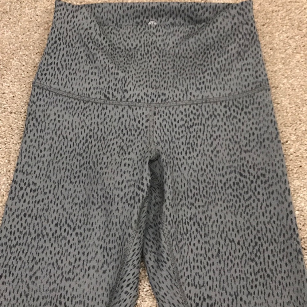 Leopard print lululemon leggings - Picture 3 of 5